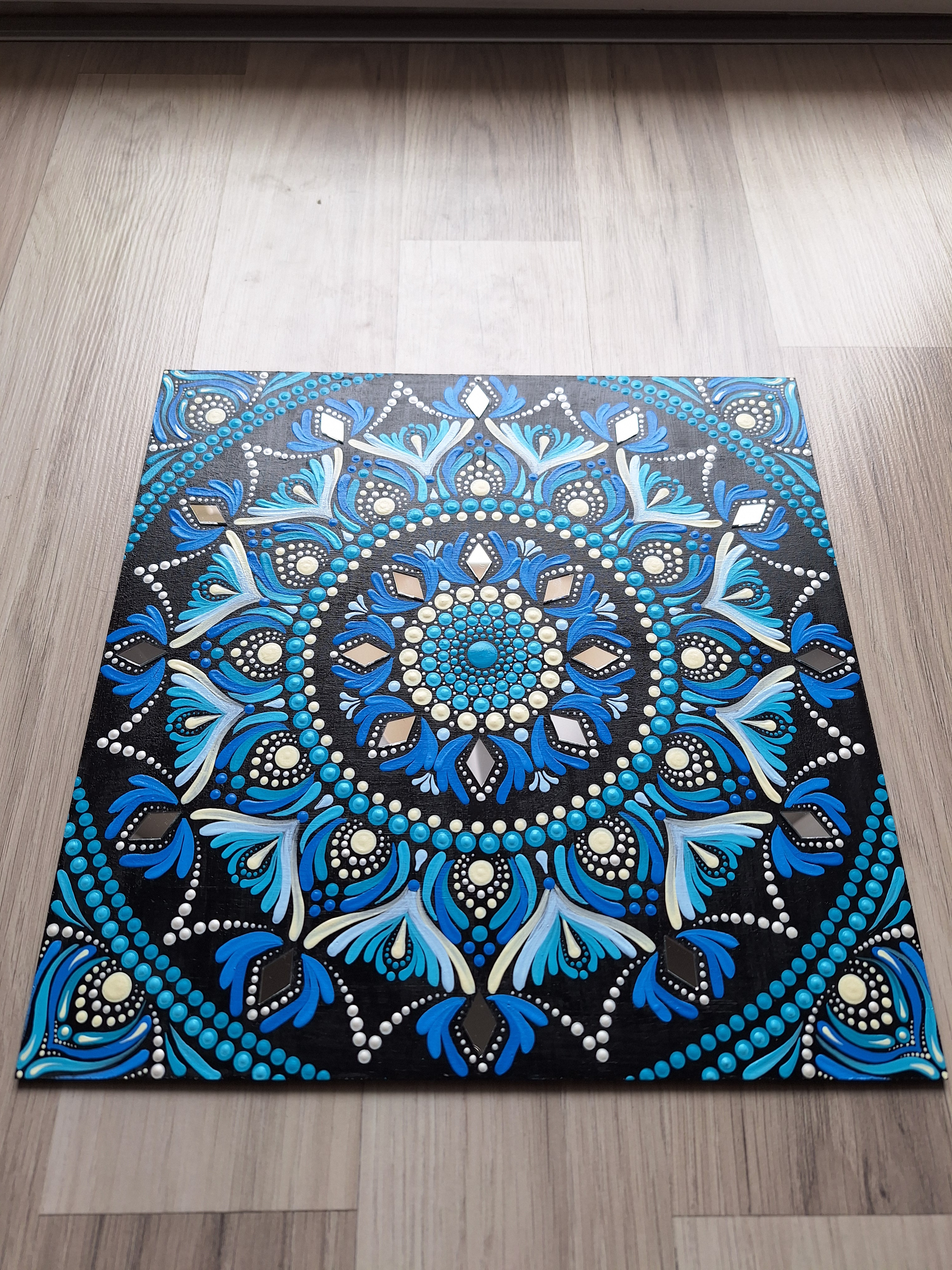 Kék-tükrös mandala - kézzel festett, pontozott mandala 30 × 30 cm