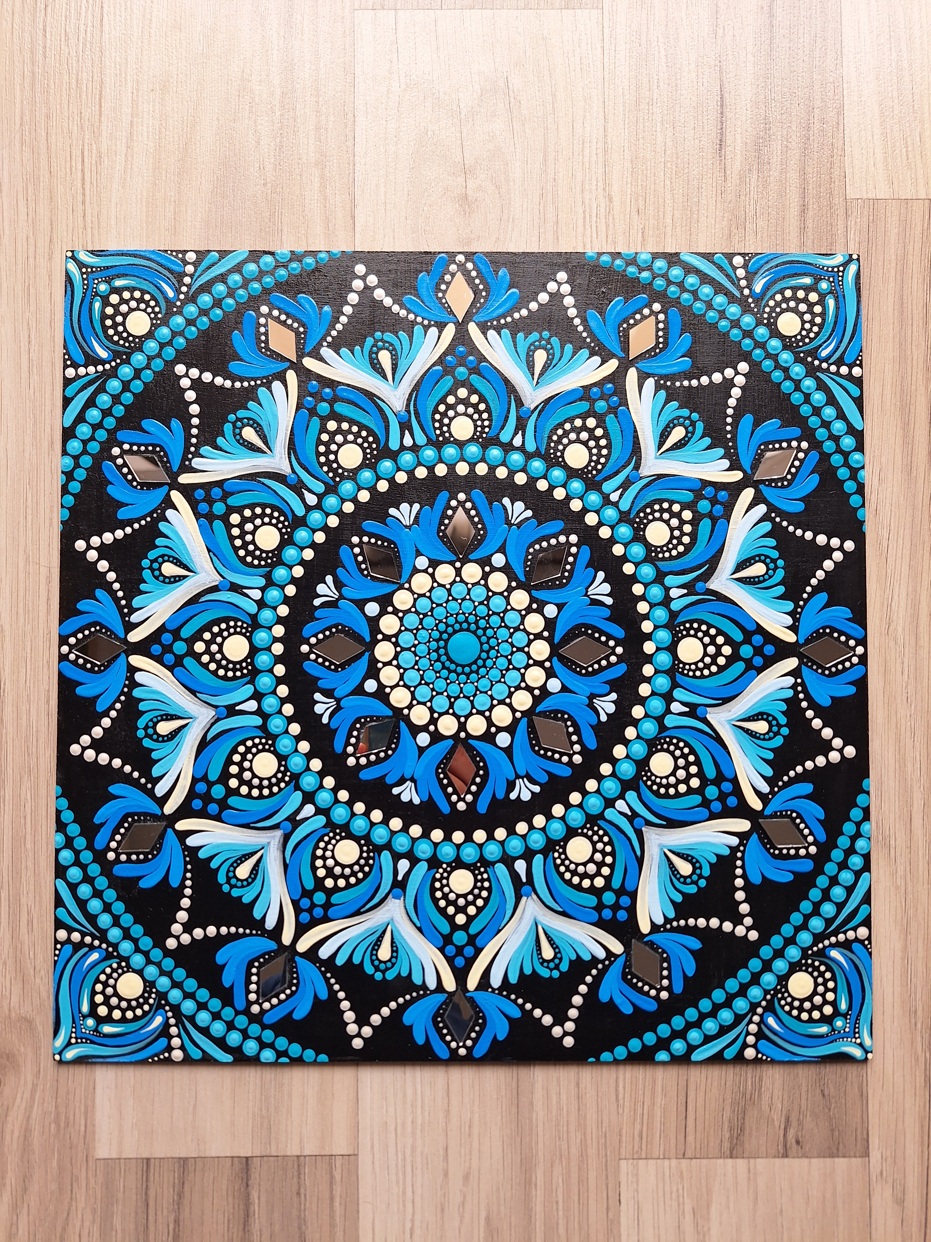 Kék-tükrös mandala - kézzel festett, pontozott mandala 30 × 30 cm