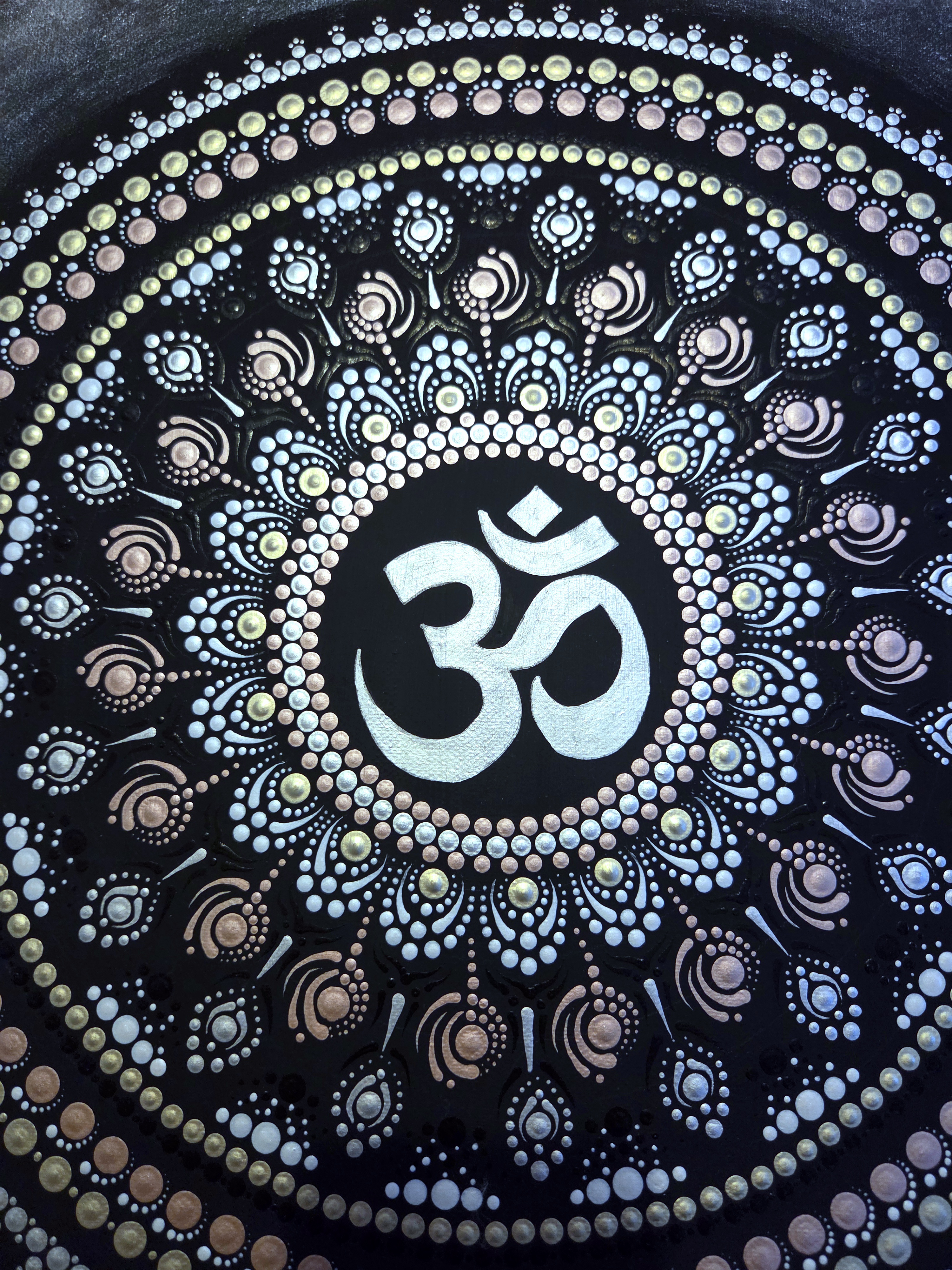 Om mandala - kézzel festett, pontozott mandala