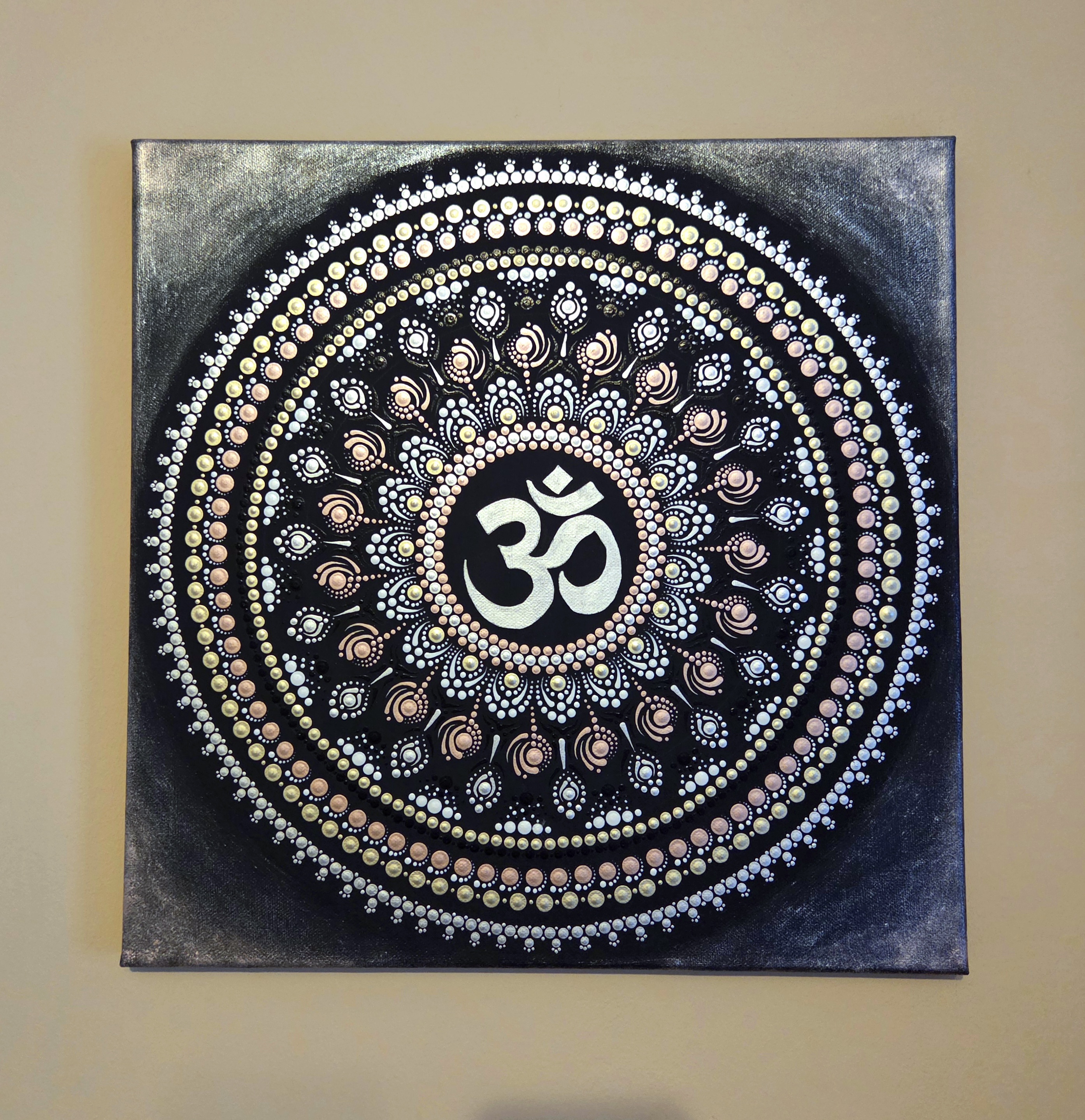 Om mandala - kézzel festett, pontozott mandala