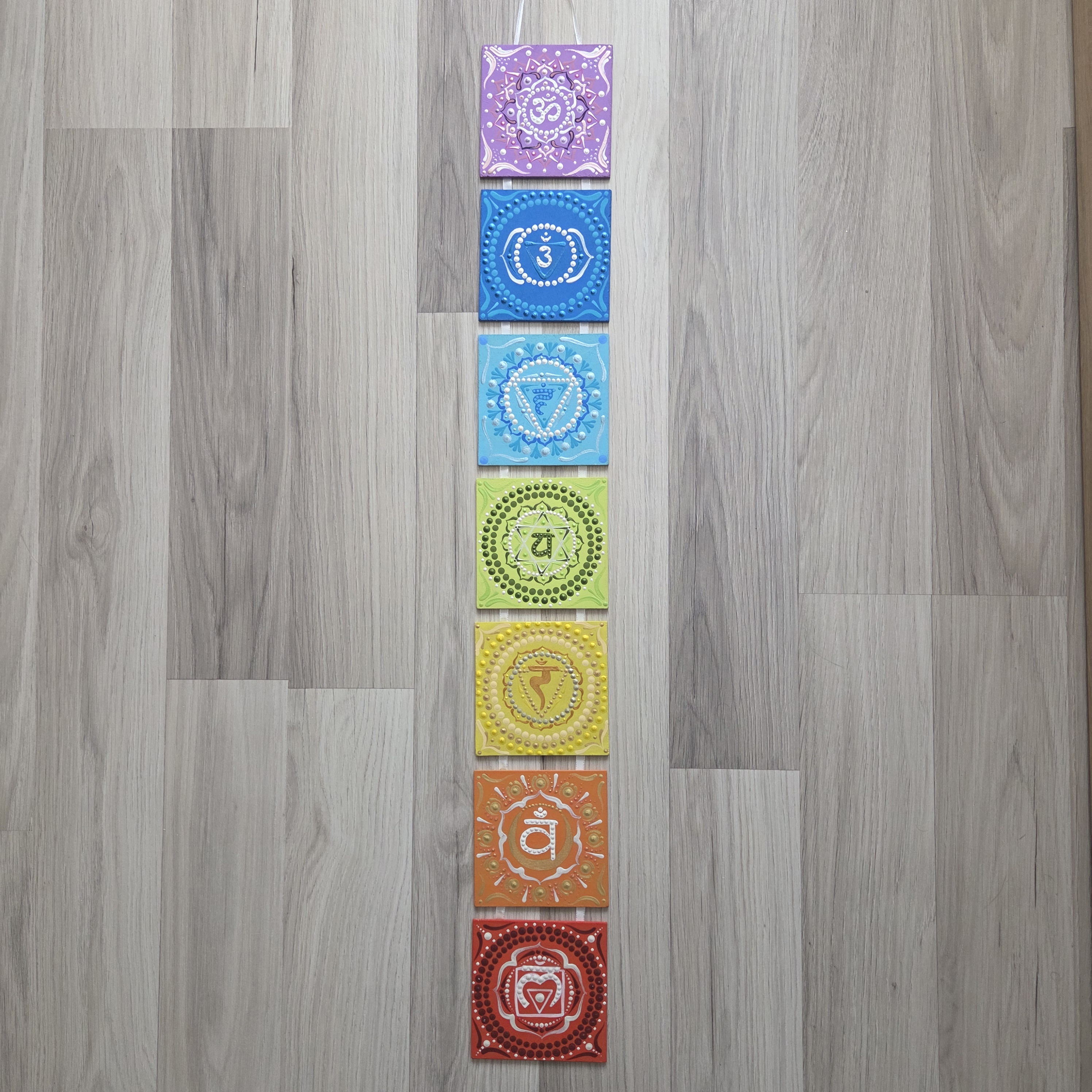 7 csakra mandala falidekoráció, csakrasor - kézzel festett, 77×10 cm