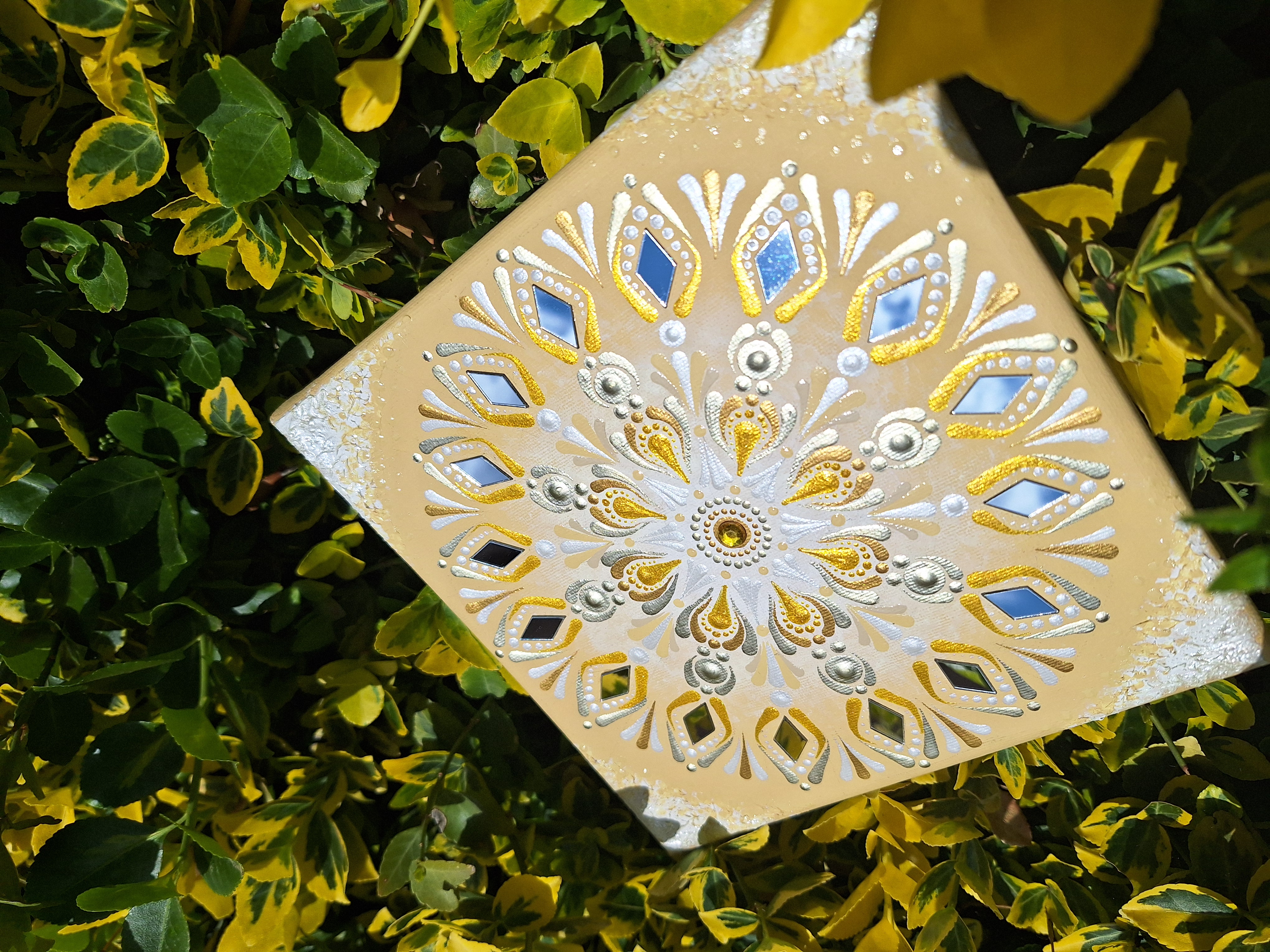Napsárga, arany tükörmozaikos mandala - 20×20 cm