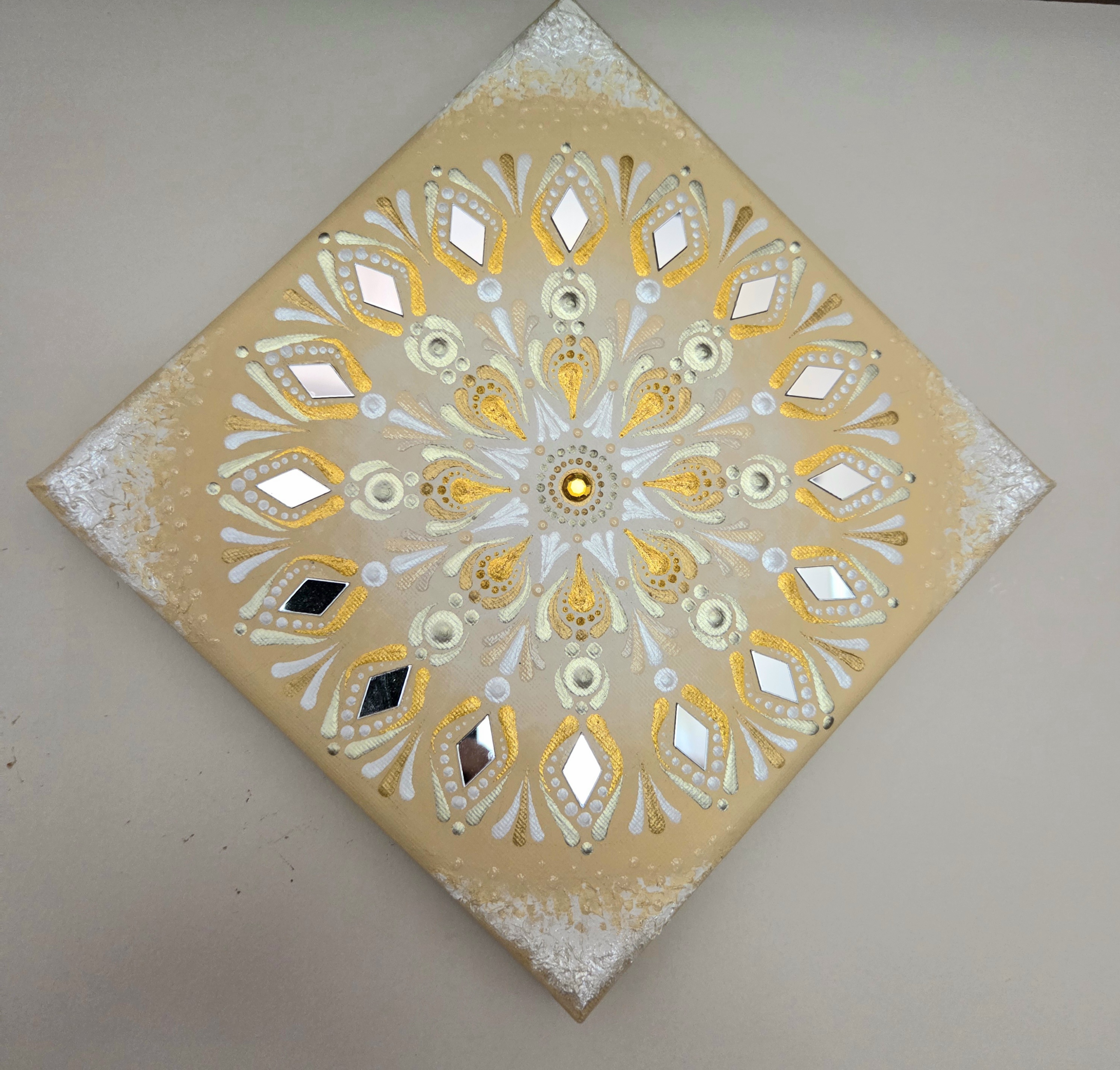 Napsárga, arany tükörmozaikos mandala - 20×20 cm