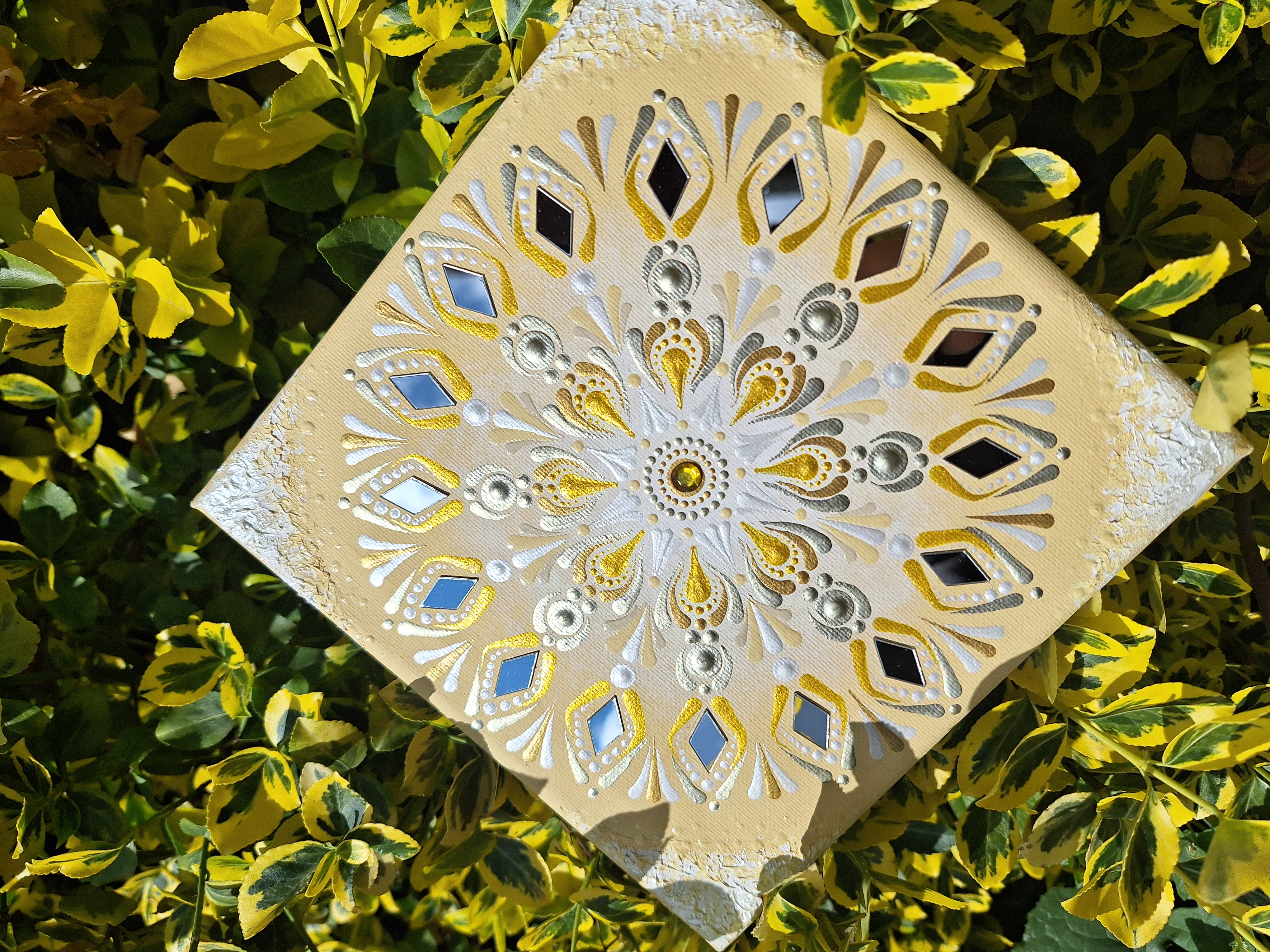 Napsárga, arany tükörmozaikos mandala - 20×20 cm